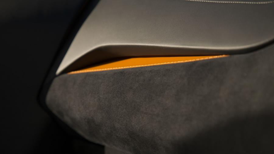 Детали интерьера McLaren 720S Coupe 2017 года  (WW) (фото 143 из 160)